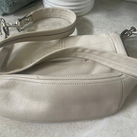 B. Makowsky crossbody bag creamy beige - Picture 7 of 11
